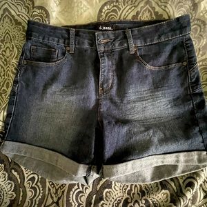 Never worn d jeans shorts.